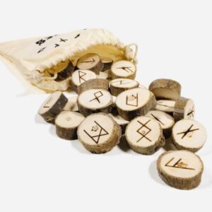 runes en bois dans un sachet coton