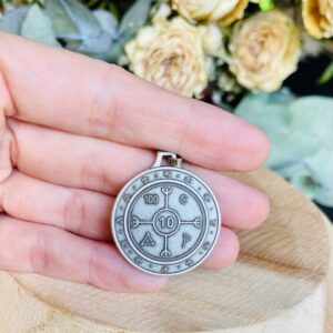 pendentif désenvoûtement argenté