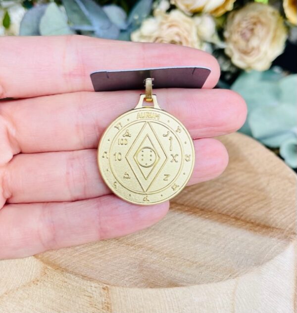 pendentif richesse doré
