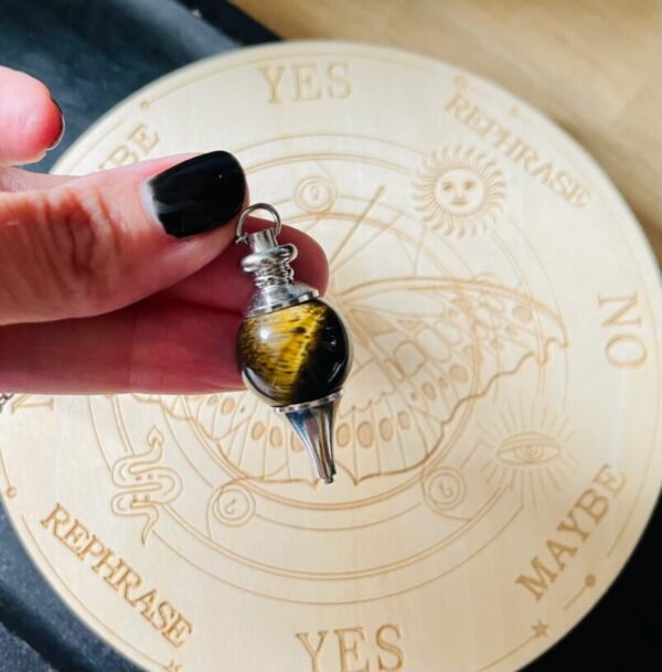 pendule boule oeil de tigre