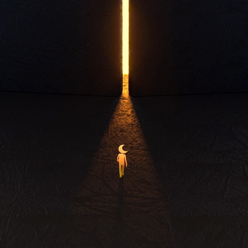 une silhouette qui avance vers la lumiere