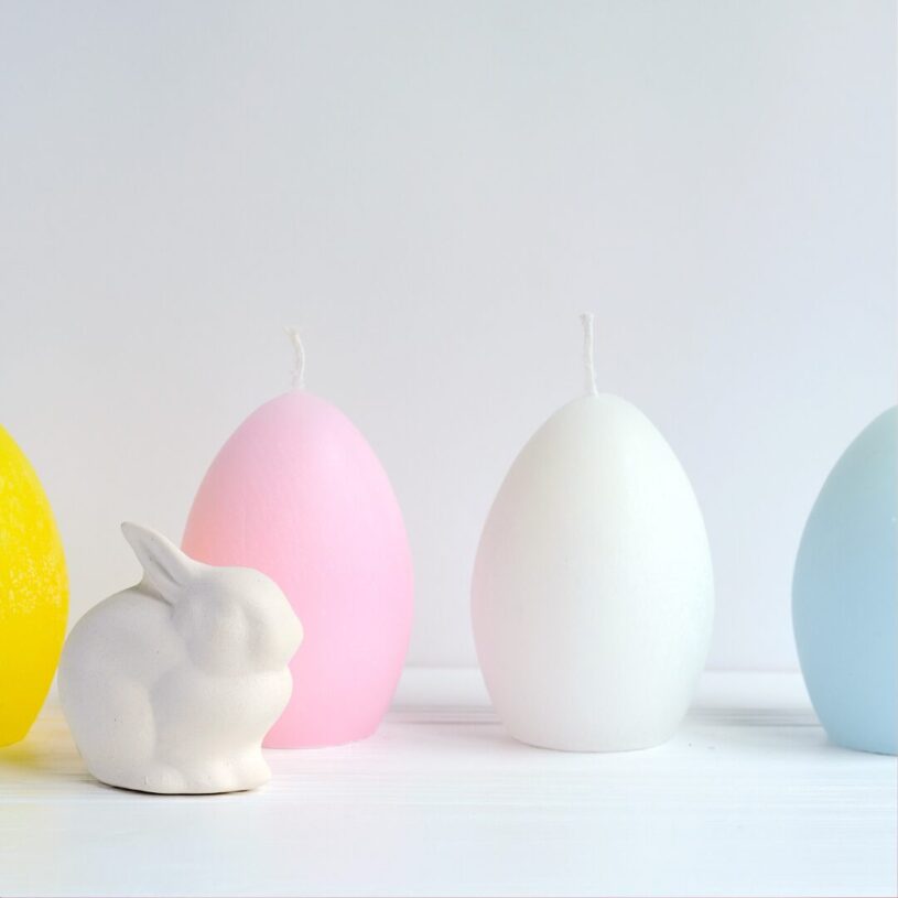 des oeufs et des lapins de Ostara